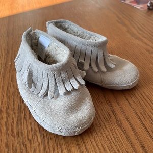 Baby Gap 18-24 month moccasin style shoes